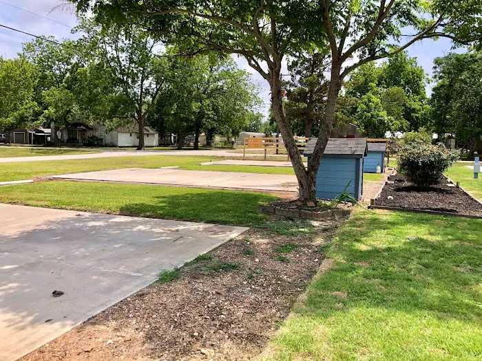 Safe Haven Mini RV Park - Markham, TX Picture 4