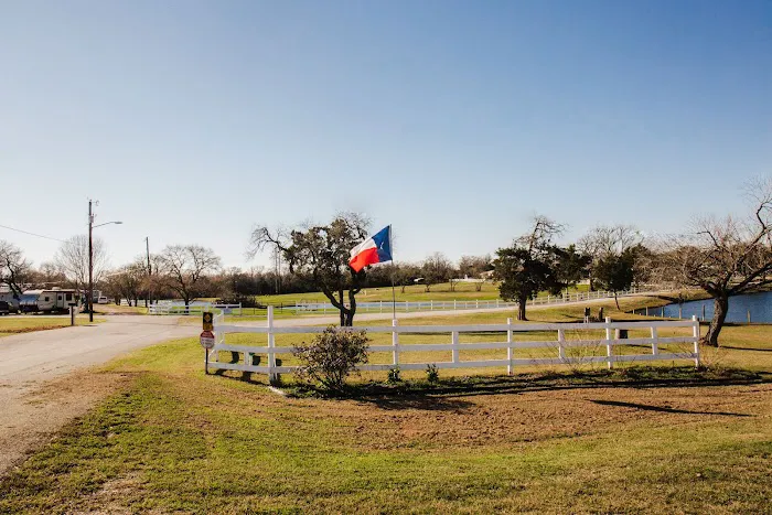 Bastrop RV Park Picture 10