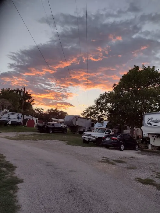 Bastrop RV Park Picture 4