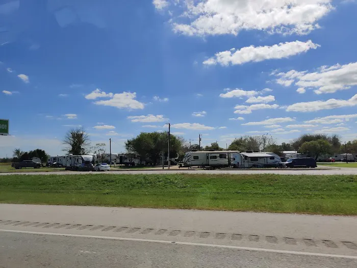 Bastrop RV Park Picture 1