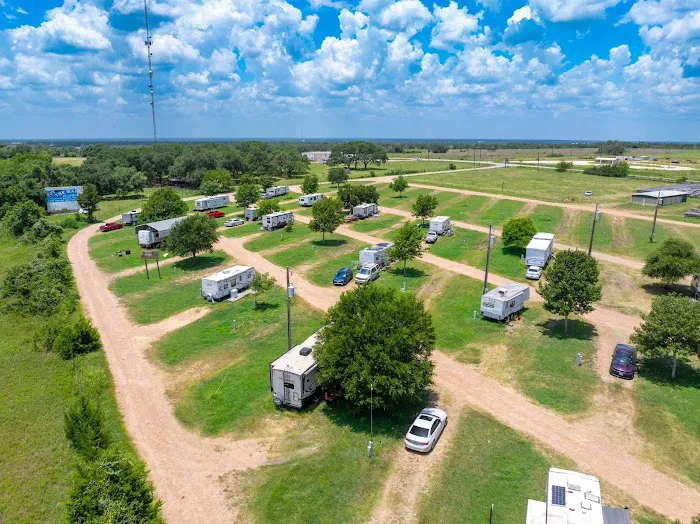 Flatonia Retreat & RV Resort Picture 4