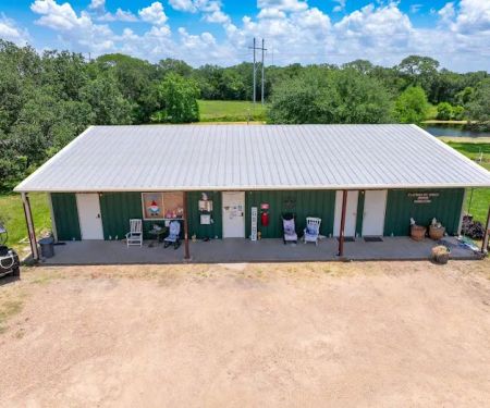 Flatonia Retreat & RV Resort