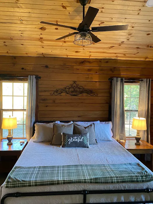 The Cozy Pines Cabin & RV Park Picture 2