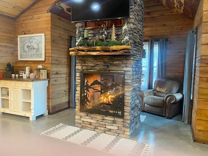 The Cozy Pines Cabin & RV Park Picture 5