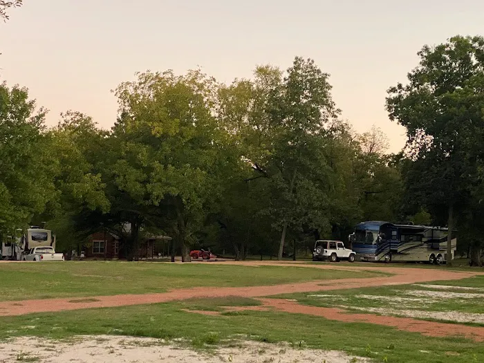 The Cozy Pines Cabin & RV Park Picture 10