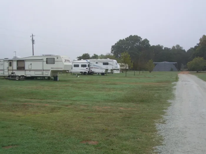 THREE PINES RV PARK Picture 6