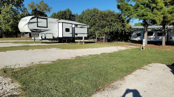 Two Bridges Ranch Tiny Home Resort, RV Park and Horse Hotel Picture 5