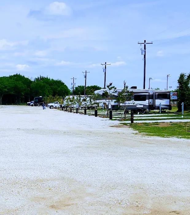 Maverick's RV Park Picture 10