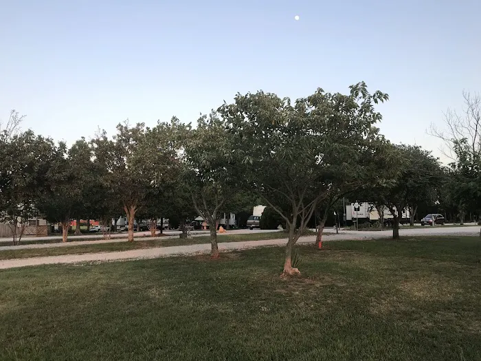 Adkins Sunshine Farm RV Park Picture 2