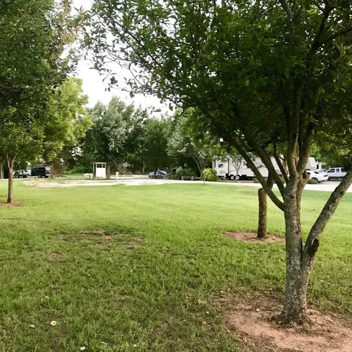 Adkins Sunshine Farm RV Park Picture 4