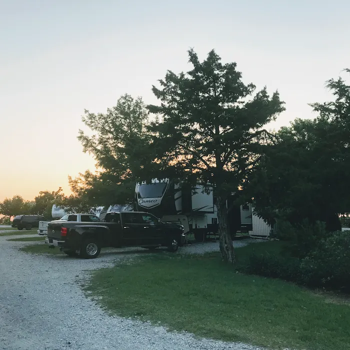 Adkins Sunshine Farm RV Park Picture 8