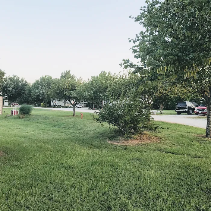 Adkins Sunshine Farm RV Park Picture 9