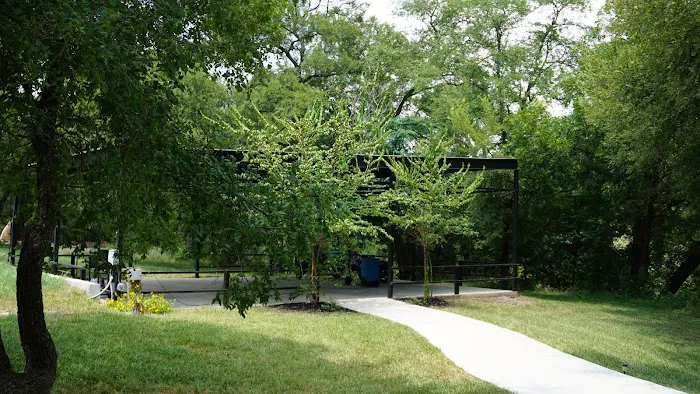 Lampasas Creekside Coach Park Picture 4