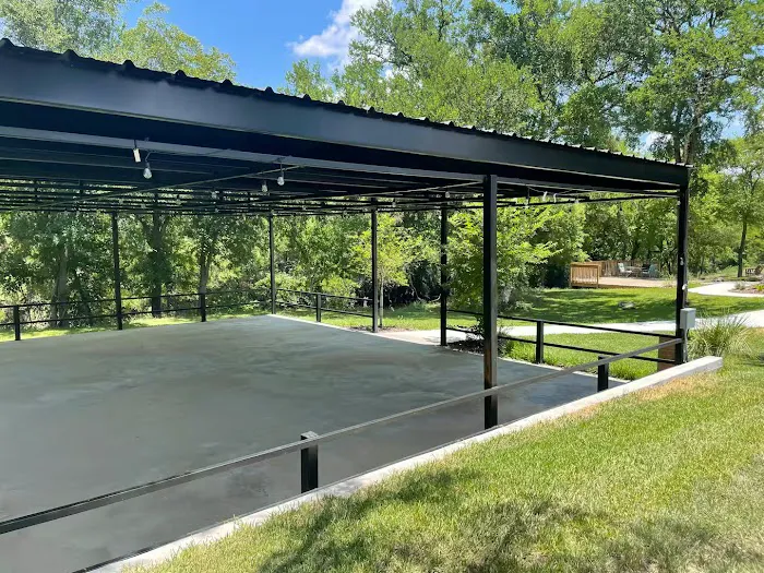 Lampasas Creekside Coach Park Picture 7