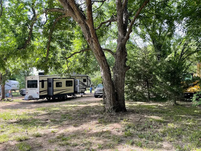 Campfire RV Park Picture 7