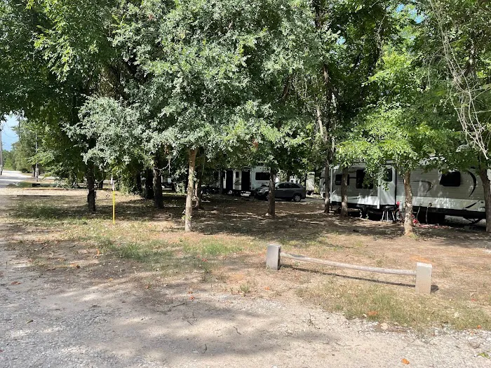 Campfire RV Park Picture 4