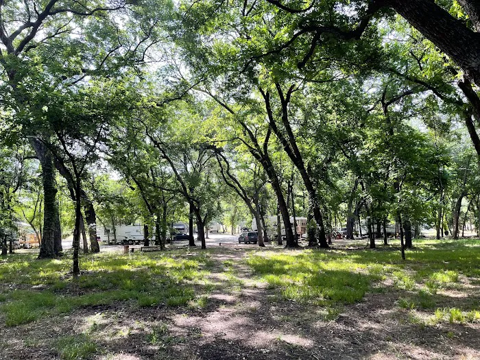 Campfire RV Park Picture 3