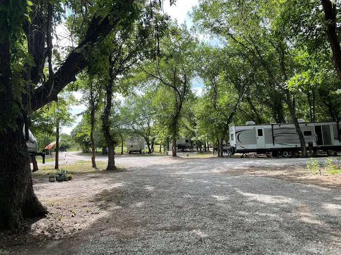 Campfire RV Park Picture 8