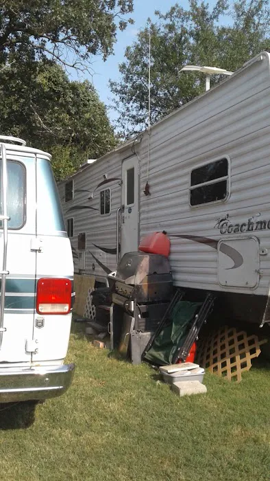 C&C Live Oak RV Park Picture 3