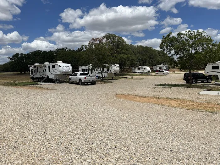 Oak Breeze Village RV Park Picture 3