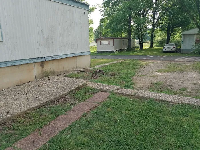 Hillside Bayou Mobile Home Park Picture 10