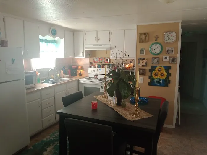 Hillside Bayou Mobile Home Park Picture 1