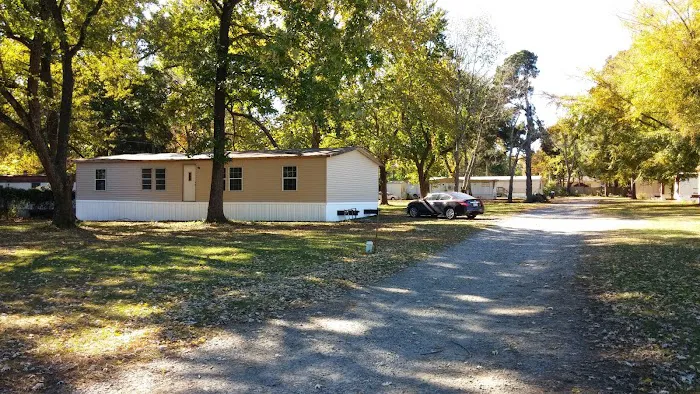 Pinewood Estates Picture 1