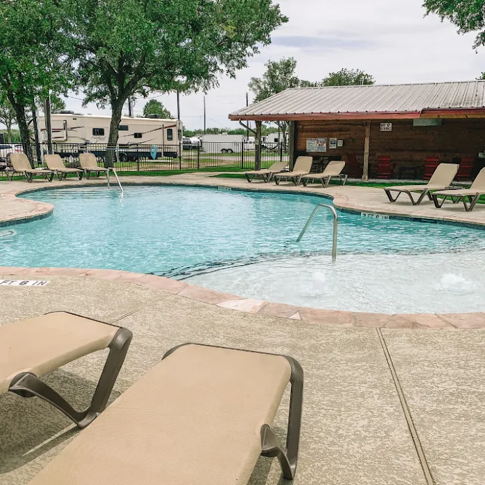 Great Escapes RV Park Austin Oaks Picture 5