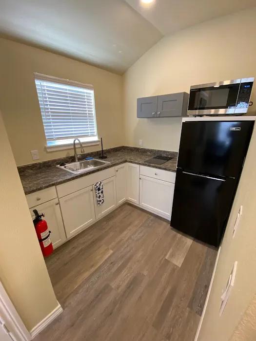 4L RV AND CABINS Picture 9