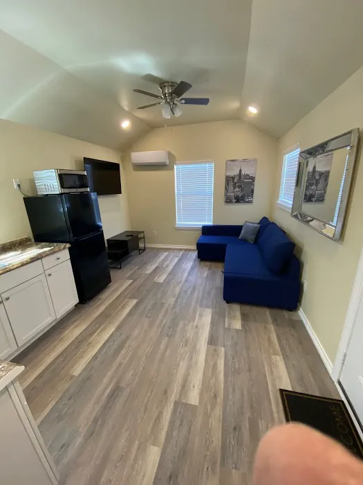 4L RV AND CABINS Picture 4