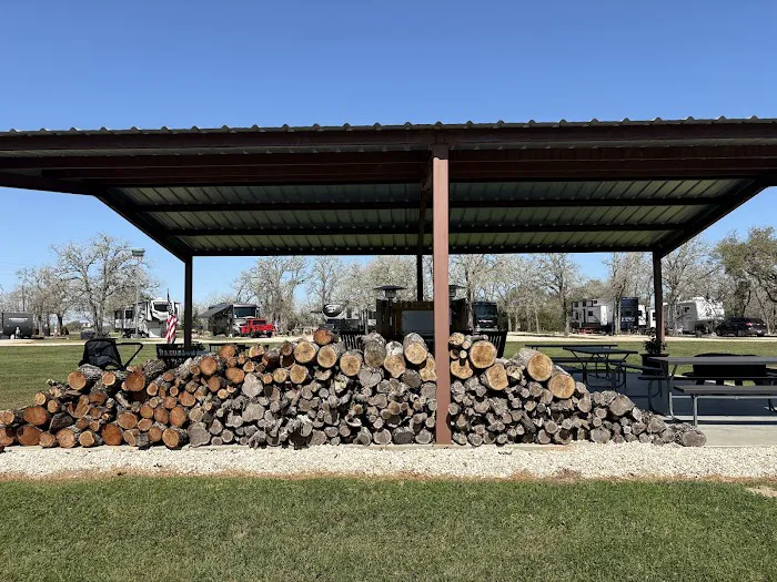 Shade Tree RV Park Picture 6