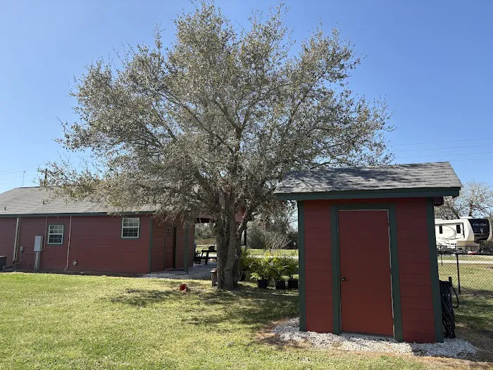 Shade Tree RV Park Picture 4