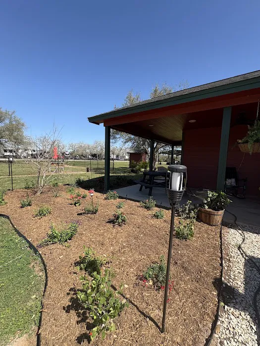 Shade Tree RV Park Picture 9