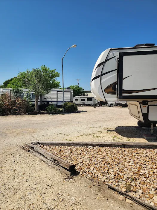 Crazy Horse Estate RV Park Picture 5