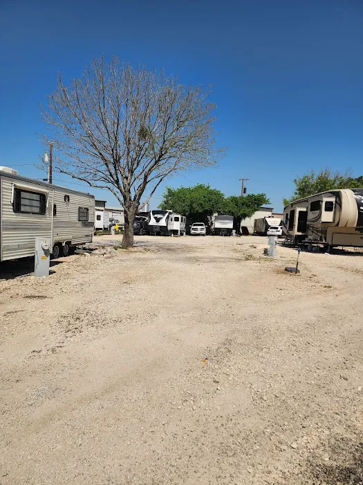 Crazy Horse Estate RV Park Picture 6