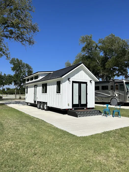 Austonia RV Resort Picture 7