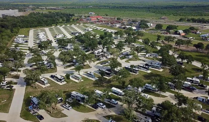 Austonia RV Resort Picture 4