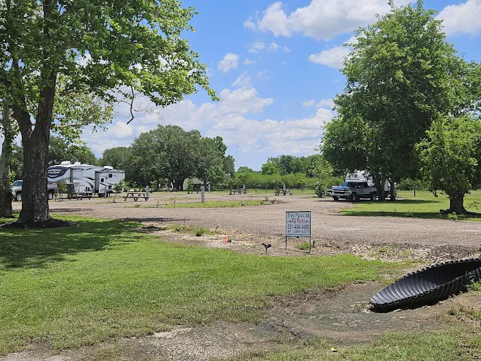 Tres Palacios R.V. Park Picture 7