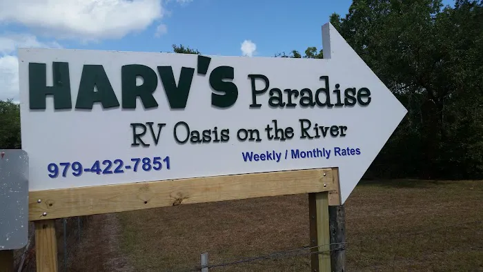 Harv's Paradise RV Oasis on the River Picture 9