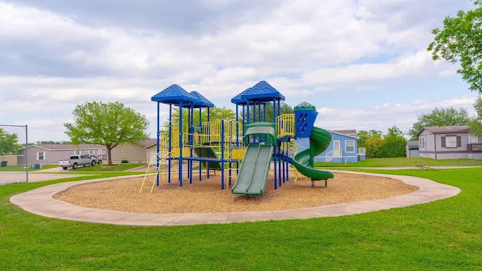 Oak Crest Picture 8