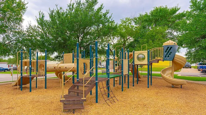 Oak Crest Picture 5