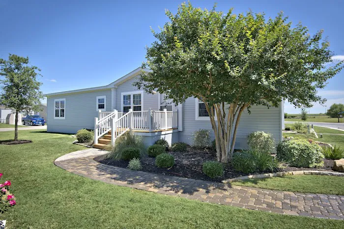 Loma Vista - Manufactured Home Community Picture 8