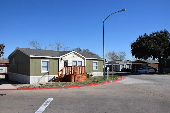 Dessau Fountain Estates Manufactured Home Community Picture 9