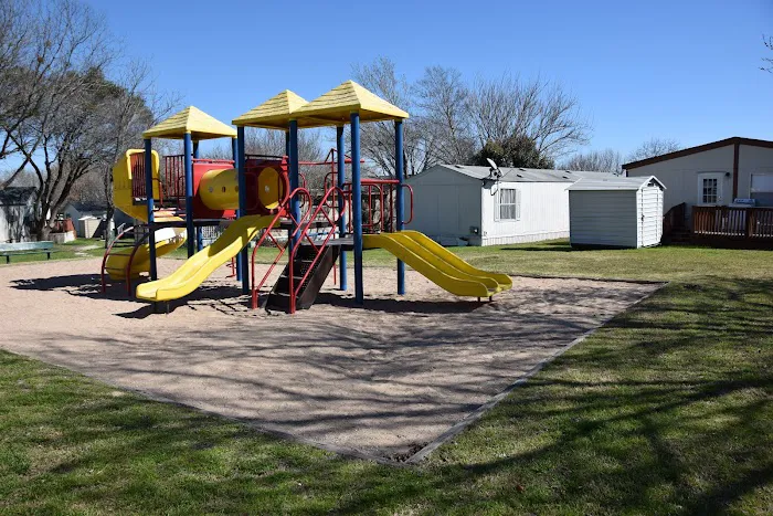 Dessau Fountain Estates Manufactured Home Community Picture 2