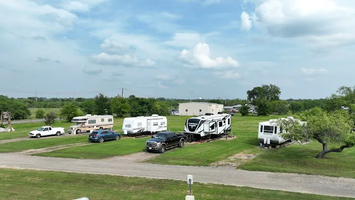 Spacious Country RV Park Picture 2