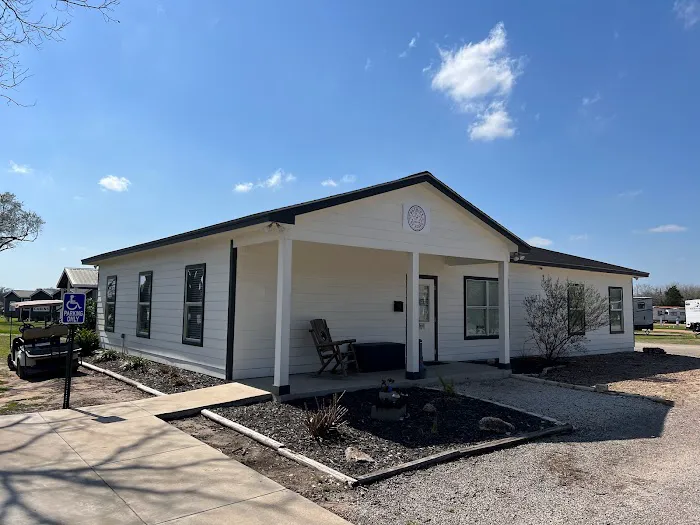 Patriot RV Park - Cuero Picture 9