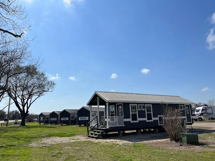 Patriot RV Park - Cuero Picture 2