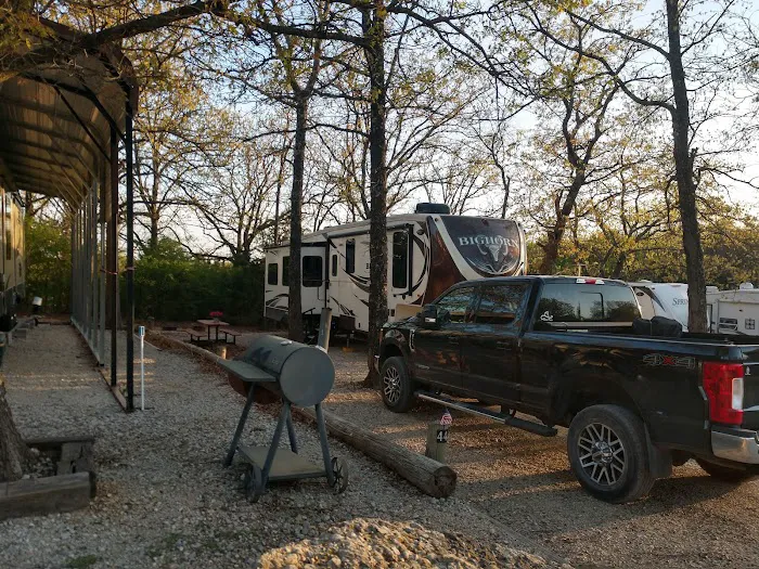 Shady Oaks RV Park Picture 9