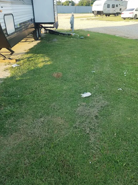 Cool Breeze RV Resort Picture 6