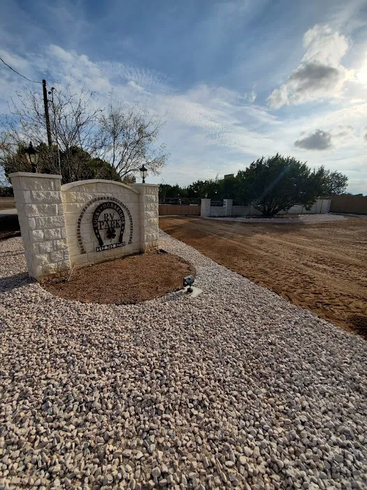 Lucky Horseshoe RV Park Picture 2